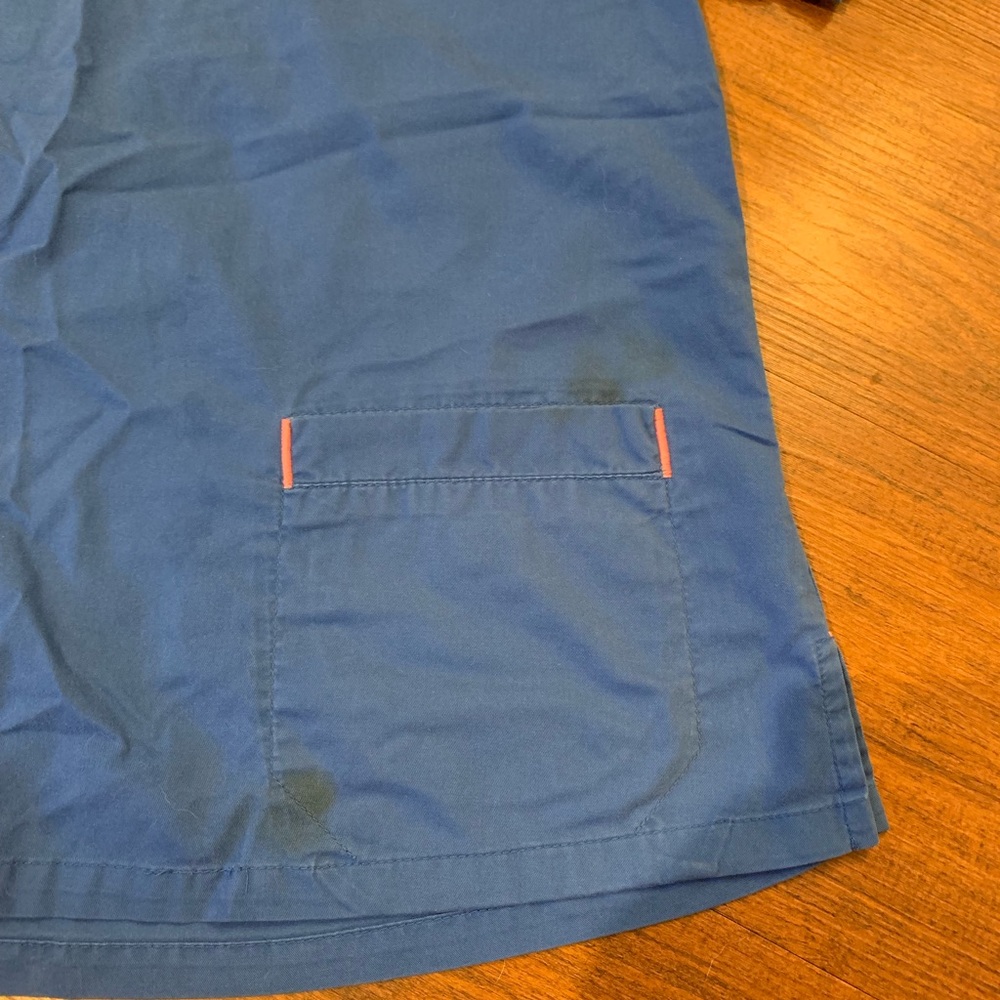 Scrub tops - Picture 3 of 4